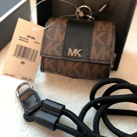 NWT/NIB Michael Kors AirPod case retails $98 - Picture 6 of 7